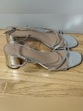 Via Spiga Women's Roslyn Sandals Silver Leather Size 10 M Strap Chunky Heel